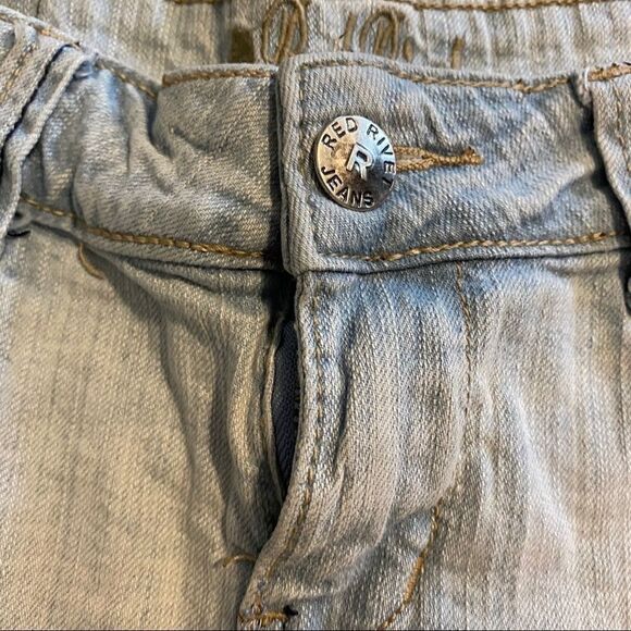 Red Riviet, size 5 short jean shorts, light wash - Picture 3 of 10